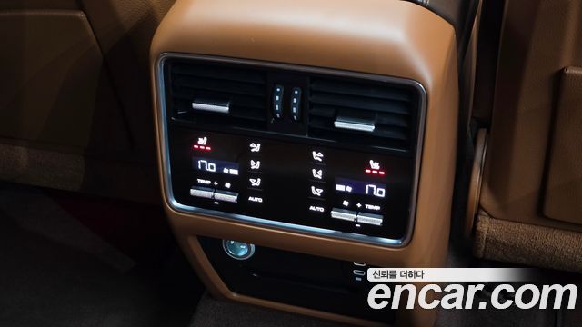Porsche Cayenne 2021 — photo 29