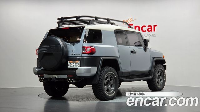 Toyota FJ Cruiser 2014 — photo 2