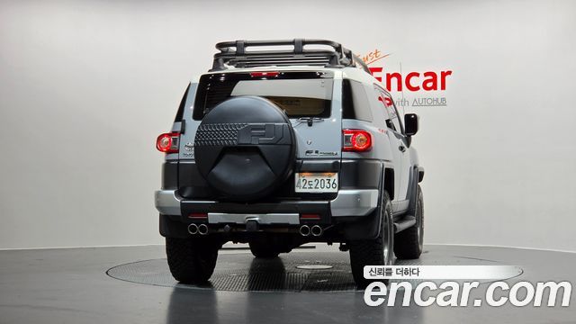 Toyota FJ Cruiser 2014 — photo 4