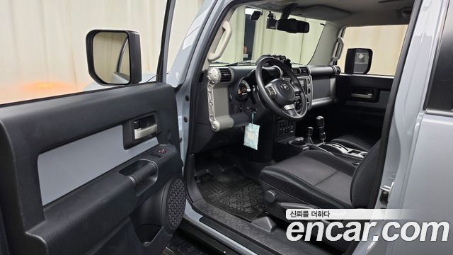 Toyota FJ Cruiser 2014 — photo 10