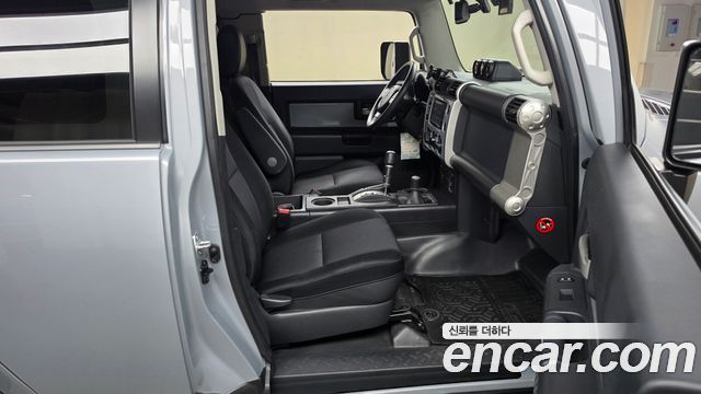 Toyota FJ Cruiser 2014 — photo 11