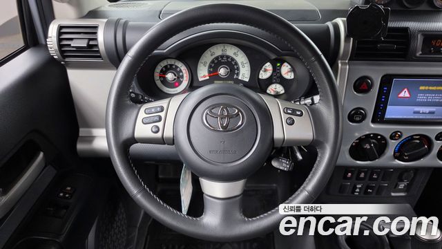 Toyota FJ Cruiser 2014 — photo 13