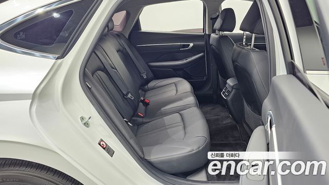 Hyundai Sonata 2022 — photo 17