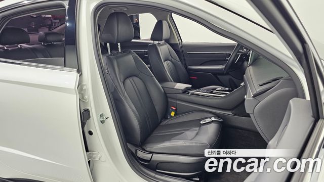 Hyundai Sonata 2022 — photo 16
