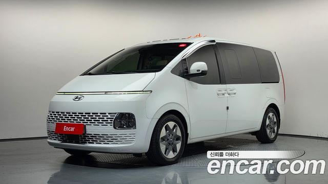 Hyundai Staria 2022 — photo 1