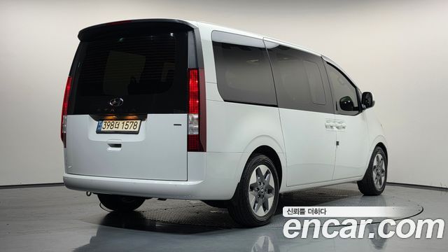 Hyundai Staria 2022 — photo 2