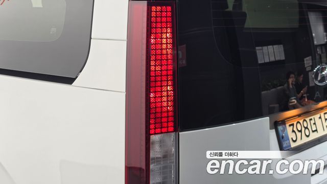 Hyundai Staria 2022 — photo 9