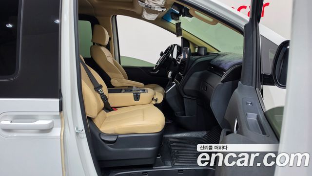 Hyundai Staria 2022 — photo 16