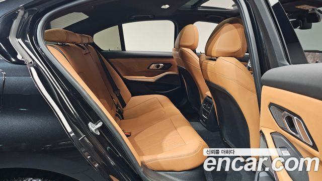 BMW 3-Series 2025 — photo 17