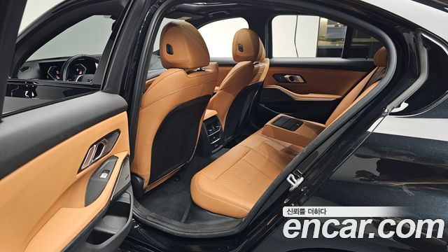 BMW 3-Series 2025 — photo 18