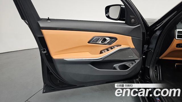 BMW 3-Series 2025 — photo 14