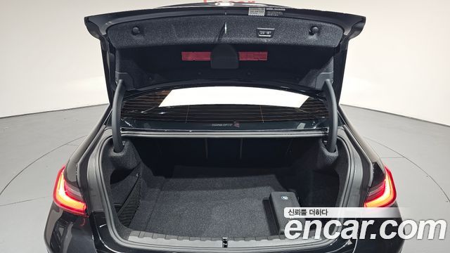 BMW 3-Series 2025 — photo 34