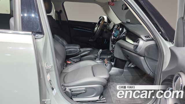 Mini Cooper 2023 — photo 13