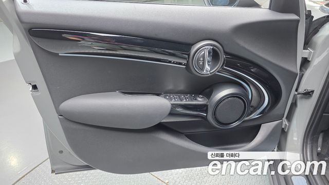 Mini Cooper 2023 — photo 14