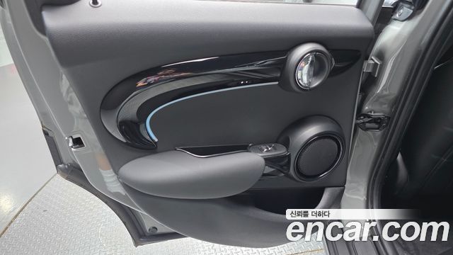 Mini Cooper 2023 — photo 15