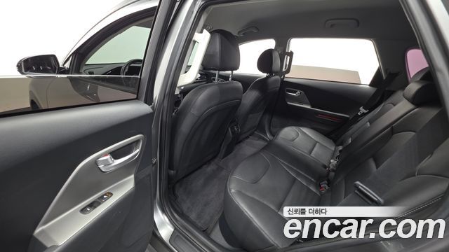 Kia Niro 2023 — photo 18