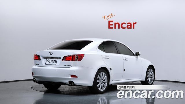 Lexus IS 2011 — photo 2