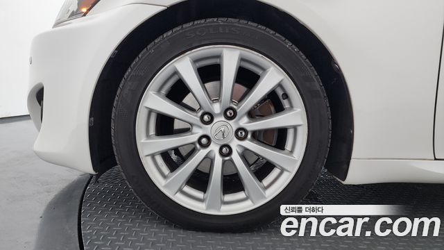 Lexus IS 2011 — photo 5