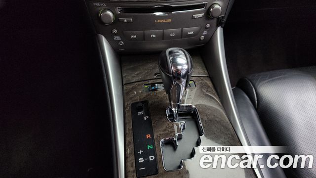 Lexus IS 2011 — photo 9