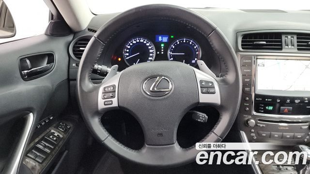 Lexus IS 2011 — photo 14