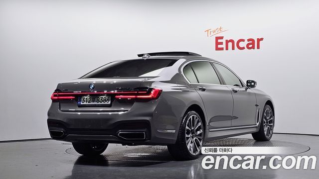 BMW 7-Series 2021 — photo 2
