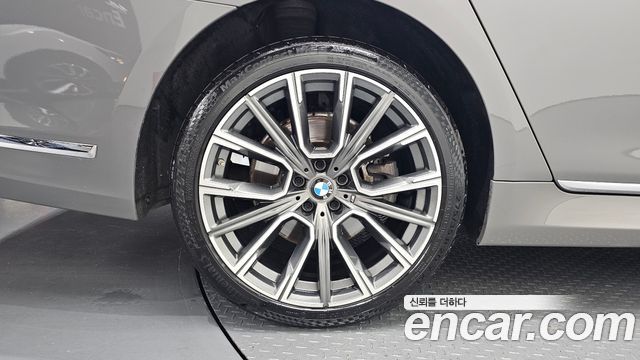 BMW 7-Series 2021 — photo 5