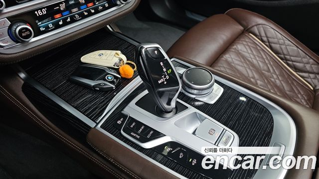 BMW 7-Series 2021 — photo 12