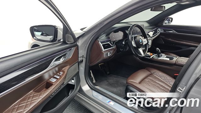 BMW 7-Series 2021 — photo 13