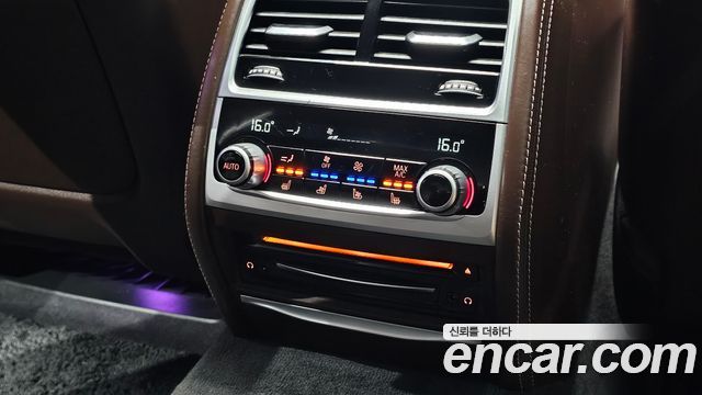 BMW 7-Series 2021 — photo 21