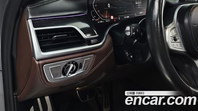 BMW 7-Series 2021 — photo 23