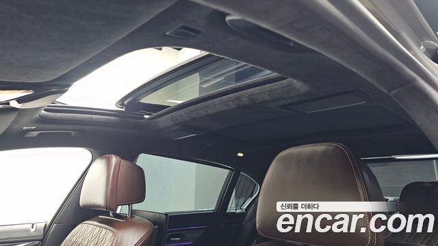 BMW 7-Series 2021 — photo 26