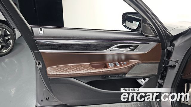 BMW 7-Series 2021 — photo 14