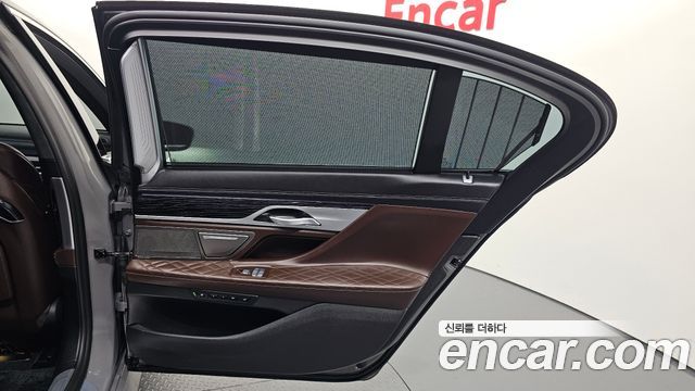 BMW 7-Series 2021 — photo 15