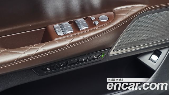 BMW 7-Series 2021 — photo 31