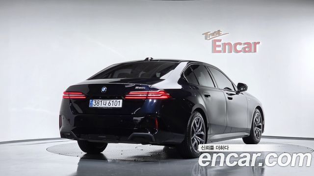 BMW 5-Series 2024 — photo 2