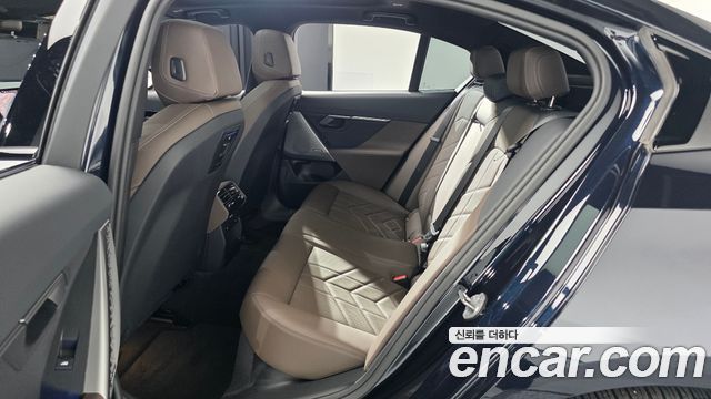 BMW 5-Series 2024 — photo 18