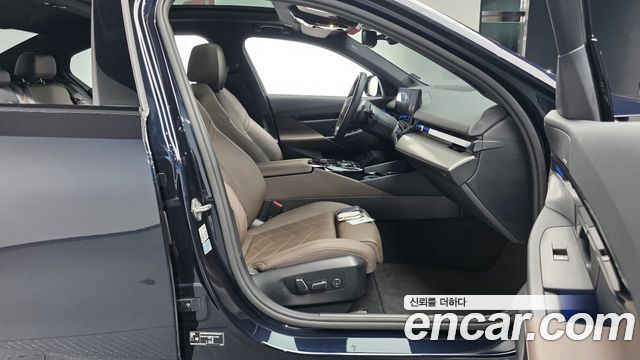 BMW 5-Series 2024 — photo 16