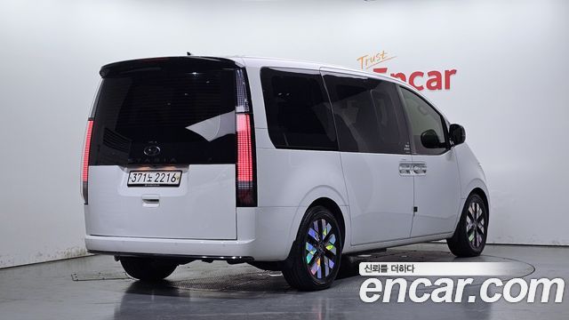Hyundai Staria 2023 — photo 2