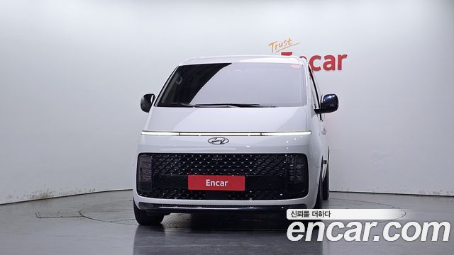 Hyundai Staria 2023 — photo 3