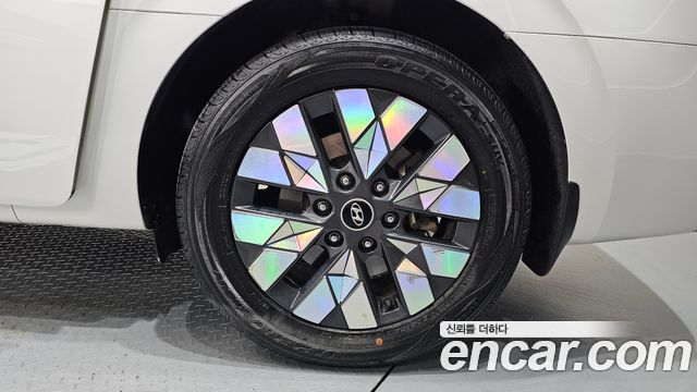 Hyundai Staria 2023 — photo 5