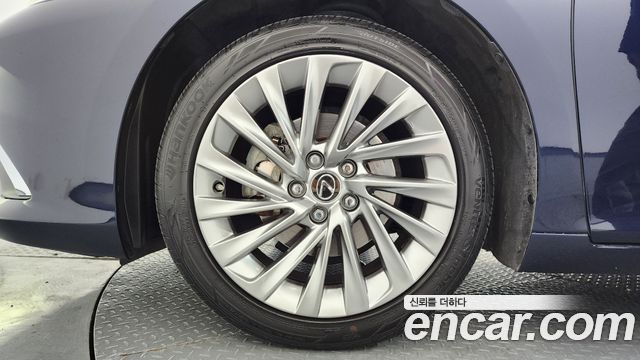 Lexus ES 2022 — photo 5