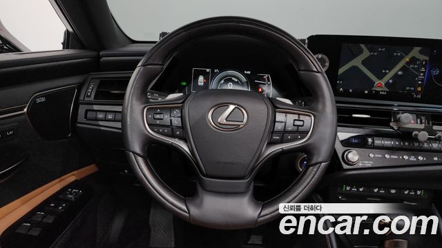 Lexus ES 2022 — photo 18