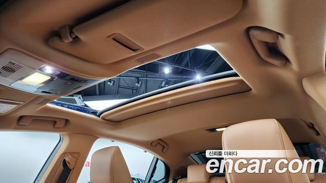 Lexus ES 2022 — photo 24
