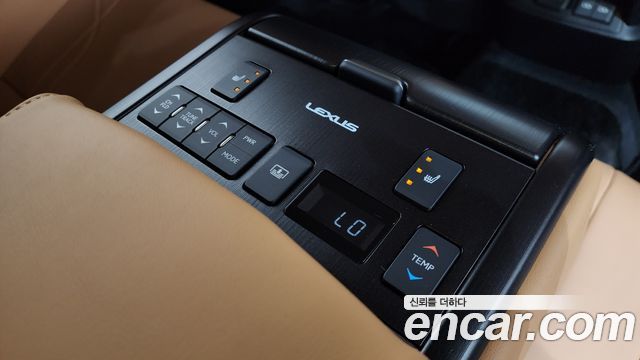 Lexus ES 2022 — photo 25