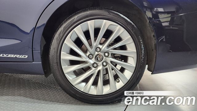 Lexus ES 2022 — photo 7