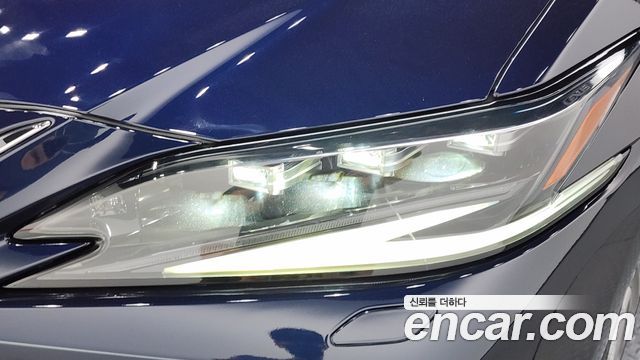 Lexus ES 2022 — photo 8