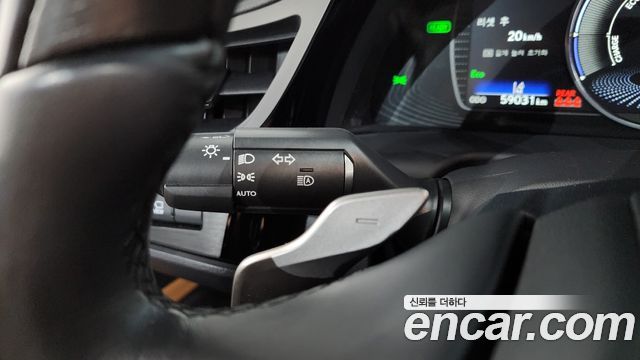 Lexus ES 2022 — photo 27