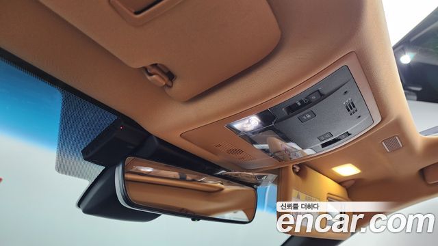 Lexus ES 2022 — photo 33