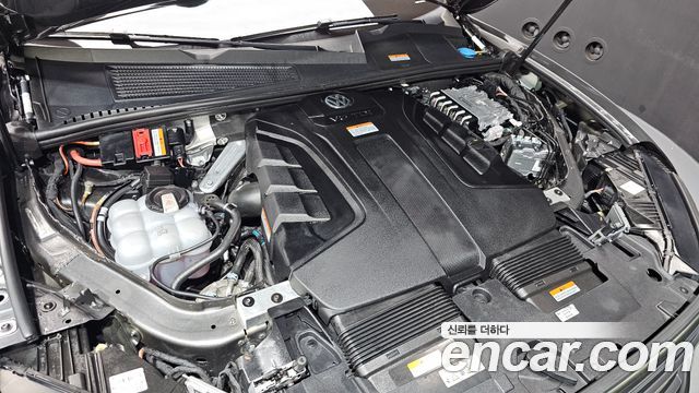 Volkswagen Touareg 2024 — photo 6