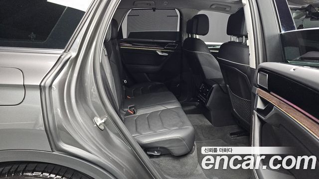 Volkswagen Touareg 2024 — photo 17